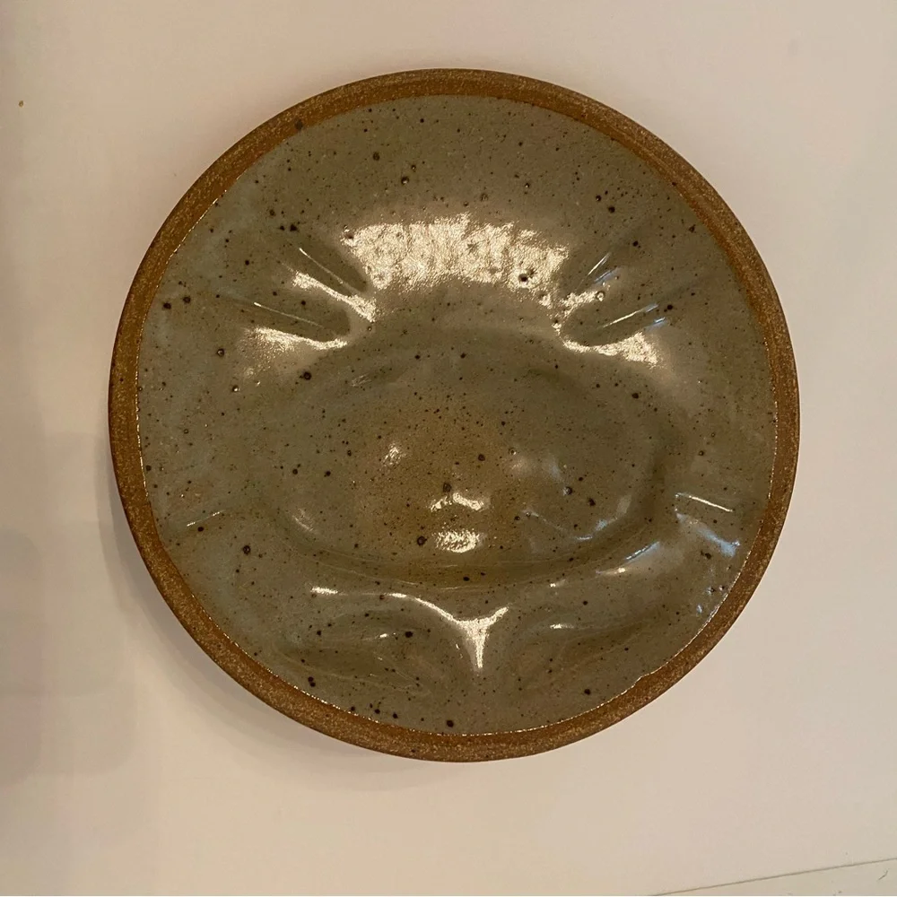 JEFF TINIUS STORM LAKE POTTERY LIDDED CASSEROLE CRAB RELIEF TAN STONEWEAR USA